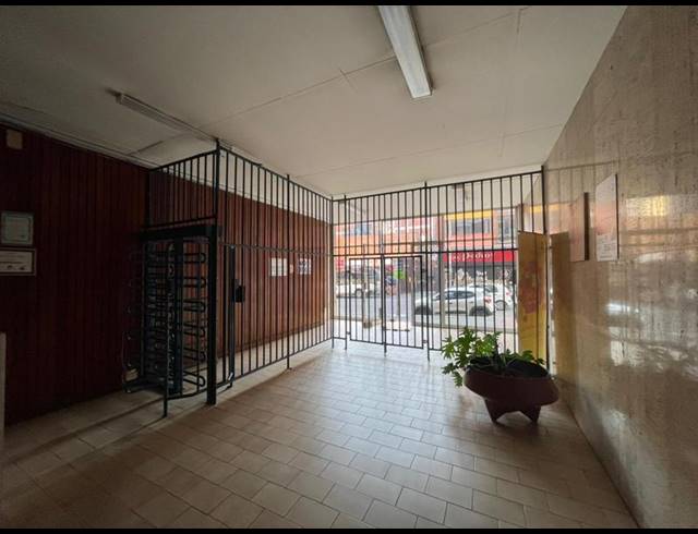 2 BEDROOM APARTMENT FOR SALE IN BRAAMFONTEIN